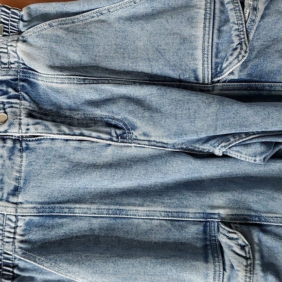 Pacson cargo vintage jeans, elastic in back of waist. Size small. Straight leg. - Picture 2 of 10